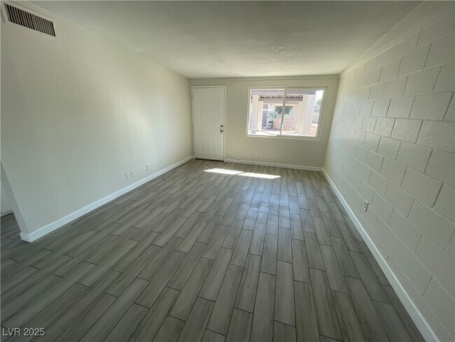 Building Photo - 2107 Statz St