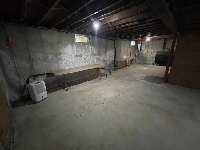 Building Photo - 27 St James Pl