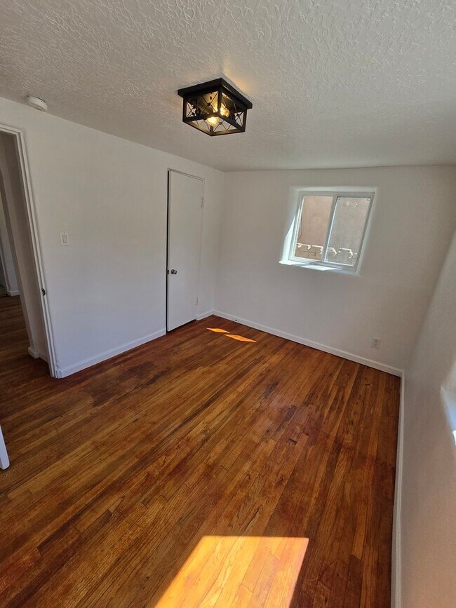 Building Photo - 2533 Aspen Ave NW