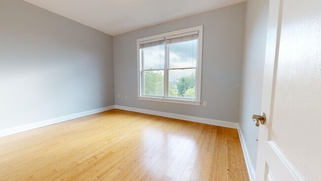 Building Photo - 5 Monitor St