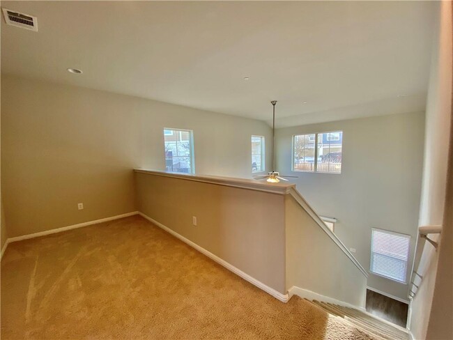 Building Photo - 516 E Slaughter Ln