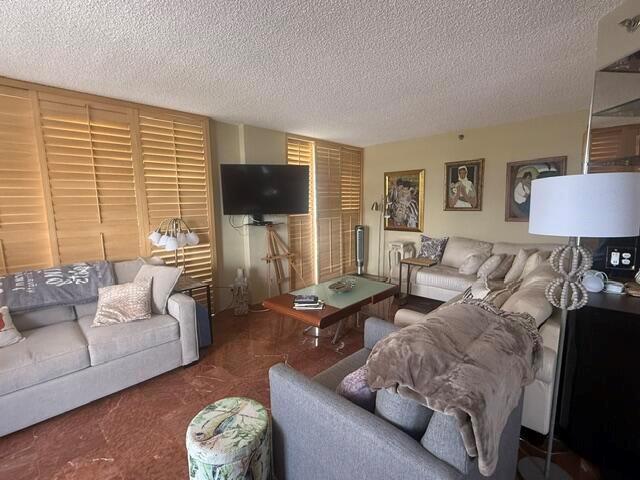 Building Photo - 20185 E Country Club Dr