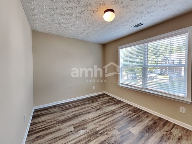 Building Photo - 2622 Lance Ridge Way NE