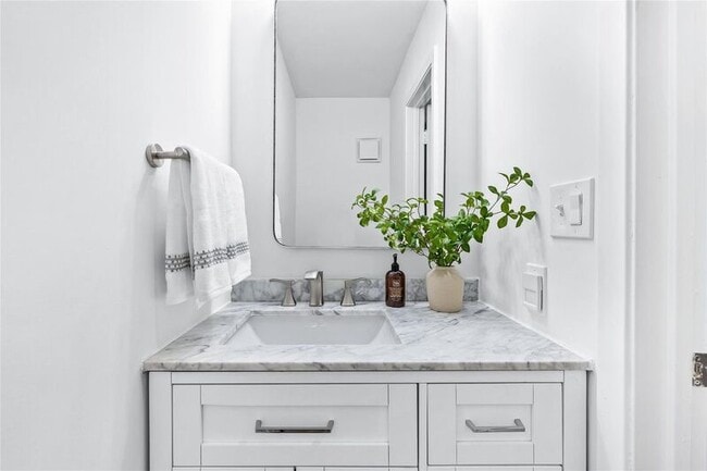 Building Photo - 4800 Northway Dr