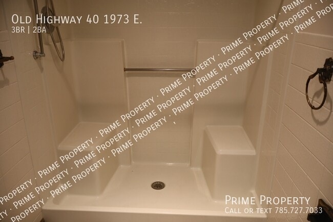 Building Photo - Old Highway 40 1973 E.-