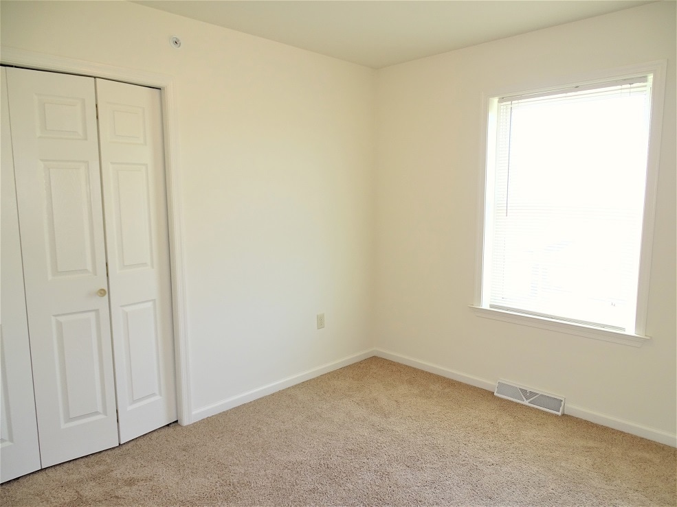 Building Photo - 256 Limestone Dr