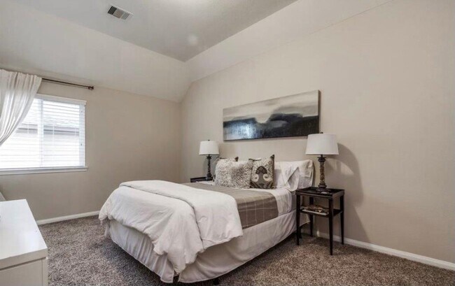 Building Photo - 17124 Chapman Lake Ct