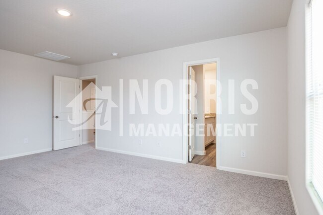 Building Photo - MOVE-IN SPECIAL: Large Home in Coolidge
