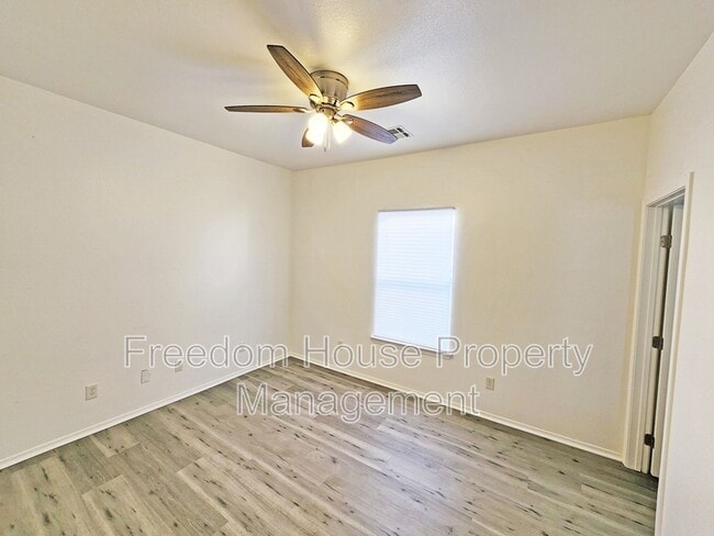 Building Photo - 530 Bourbon St