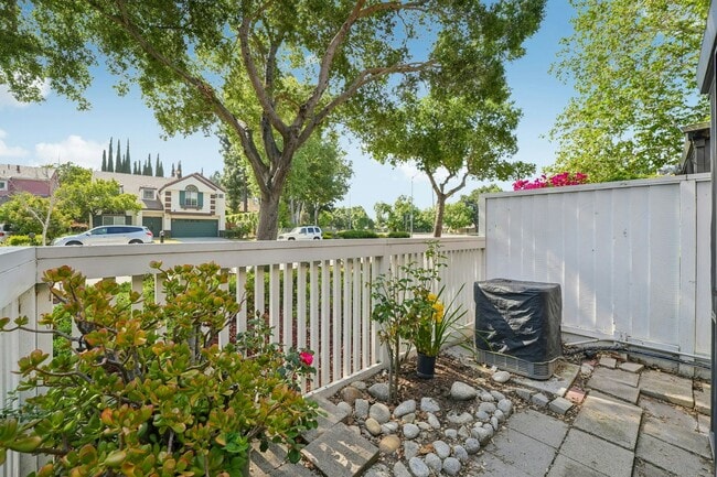 Building Photo - 7011 Rodling Dr