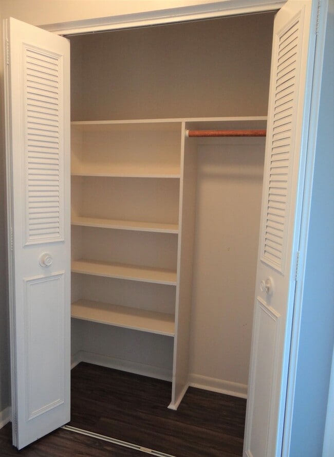 Building Photo - 6025 Shore Blvd S