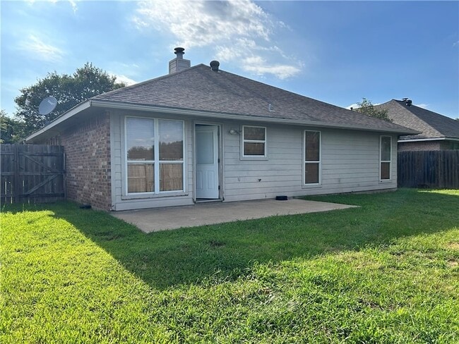 Building Photo - 3619 Vienna Dr