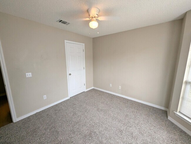 Building Photo - 9451 Pine Lily Ct