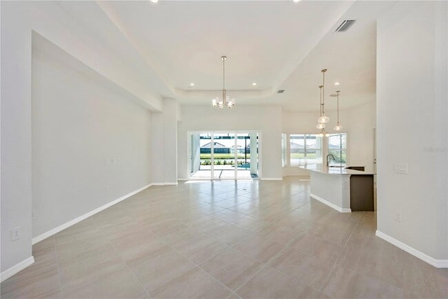 Building Photo - 12655 Wellen Golf St