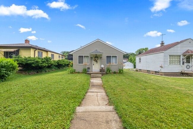 Building Photo - Cute 1 bedroom single family home