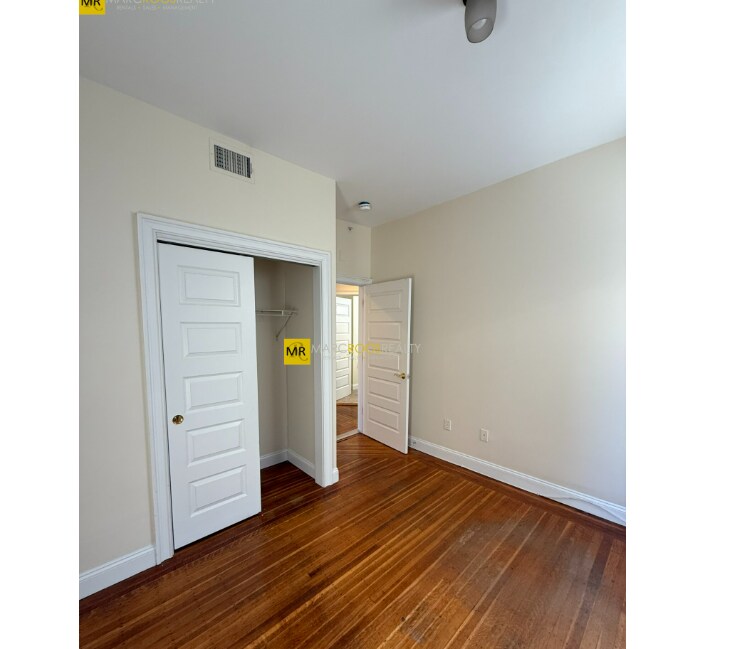 Building Photo - 54 Ashford St