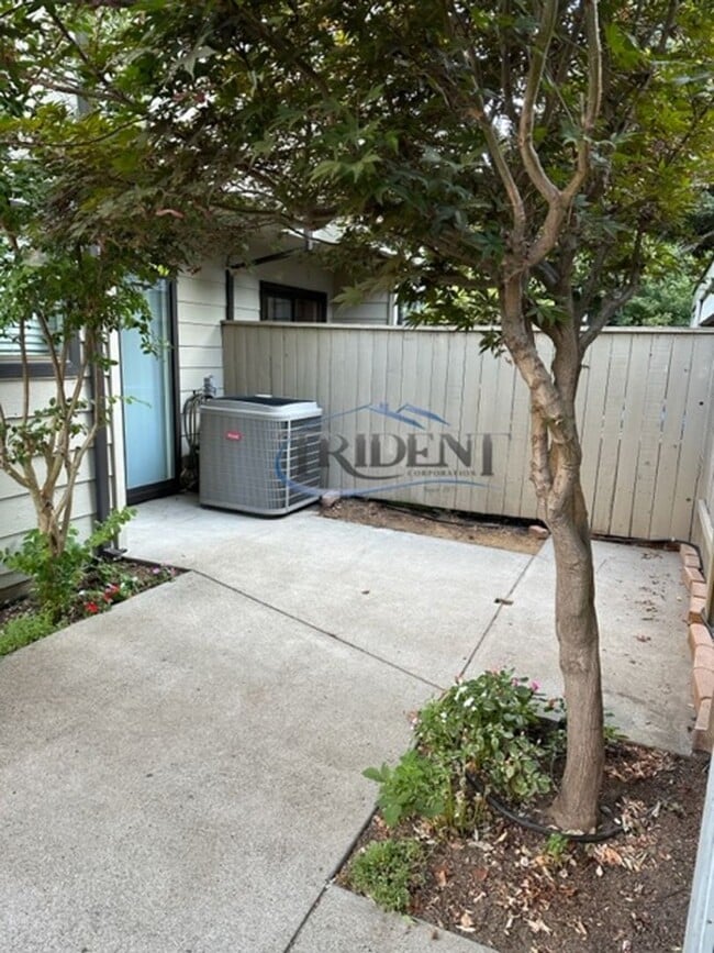 Building Photo - 3 bedroom, 2 ½ bath townhouse, located in The Grove gated community