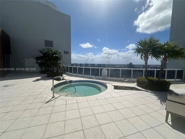 Building Photo - 18911 Collins Ave