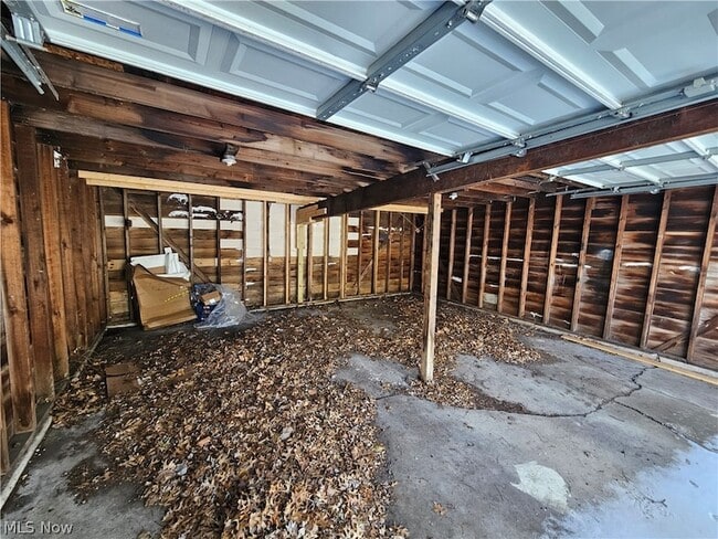 Building Photo - 3430 Beechwood Ave