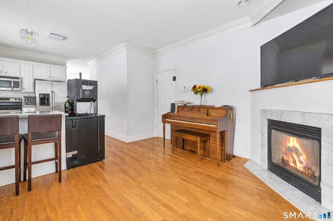 Building Photo - 240 Highland Ave