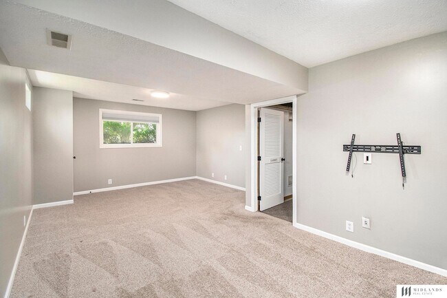 Building Photo - 3408 Sheridan Cir
