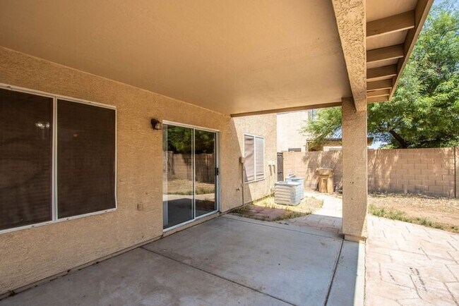 Building Photo - Welcome to this beautiful 4 bedroom, 3 bathroom home in San Tan Valley, AZ.