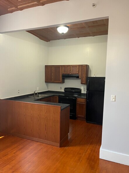 Building Photo - 9 W Main St