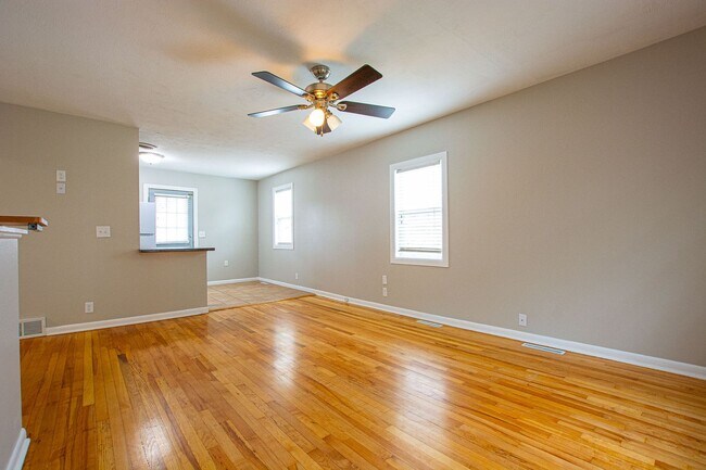 Building Photo - Adorable 3 Bedroom / 1 Bath Split Entry Home in Carter Lake with 2 Car Detach Garage!