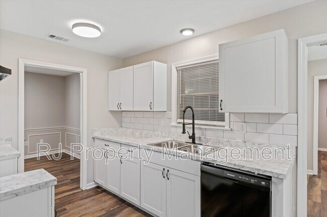 Building Photo - 5773 Redbud Cove