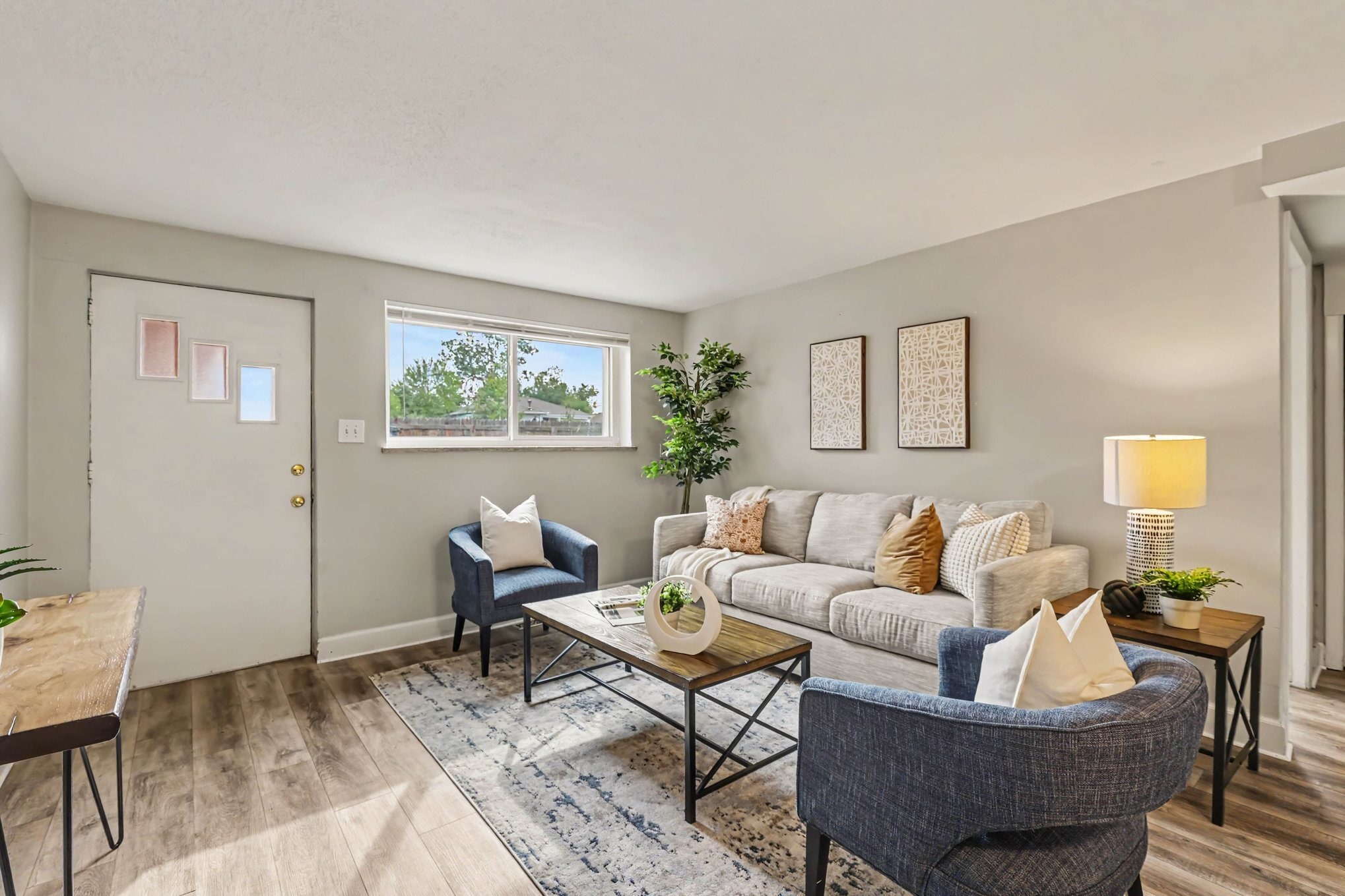 Living room - 105 S Meade St