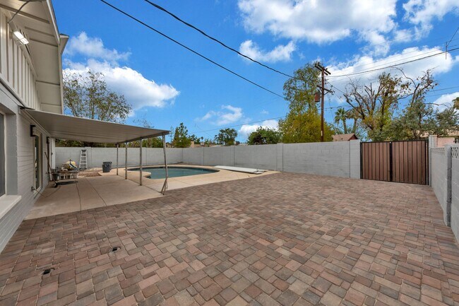 Building Photo - Remodeled home in amazing ASU neighborhood