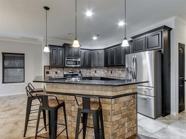 Building Photo - 7201 Meadow Lake Dr