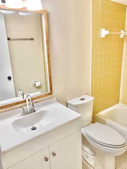 Building Photo - 1950 Paine Ave