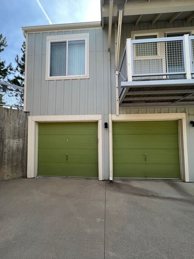 Building Photo - 1651 Zamia Ave