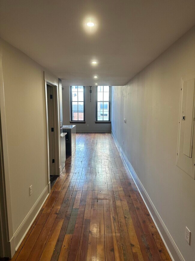 Building Photo - 307 W Main St