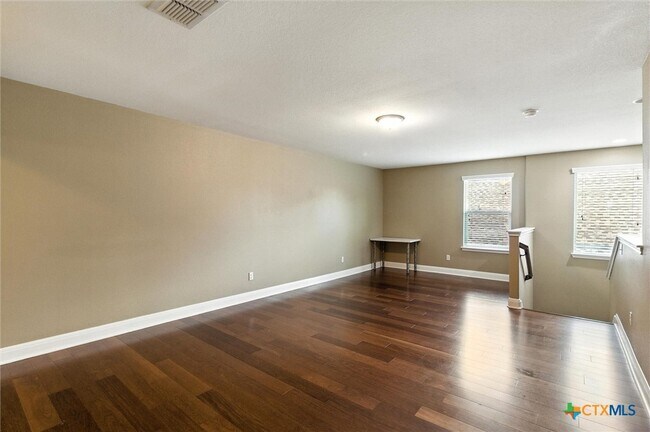 Building Photo - 319 Hunters Hill Dr
