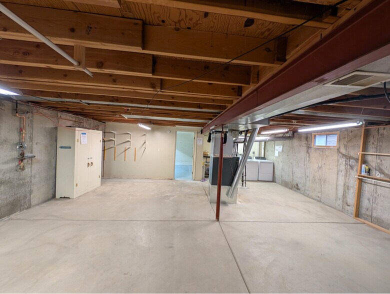 Building Photo - 13225 Grove Way
