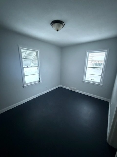 Building Photo - Move-In Ready Rental with 2 Beds and 1 Bat...