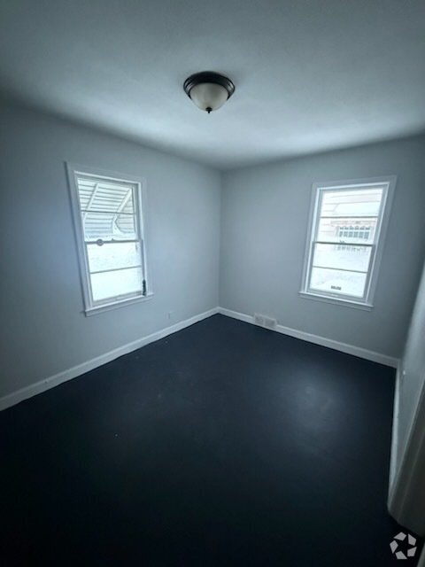 Building Photo - Move-In Ready Rental with 2 Beds and 1 Bat...