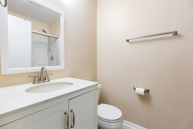 Building Photo - 1175 Regency Dr