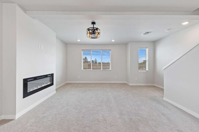 Building Photo - Newly Constructed 3 bedroom, 2.5 Bathroom home with luxury finishes!
