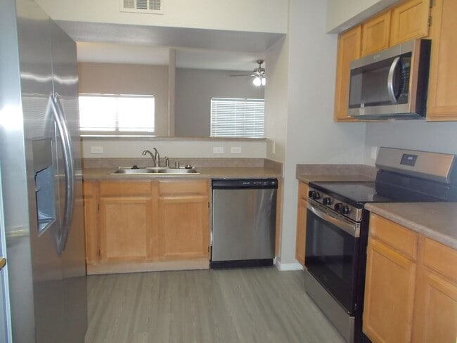 Building Photo - Bright Ground-Floor Condo in Gated Traverse Point with Pool & Spa Amenities