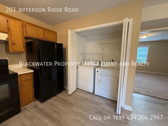 Building Photo - 203 Jefferson Ridge Rd