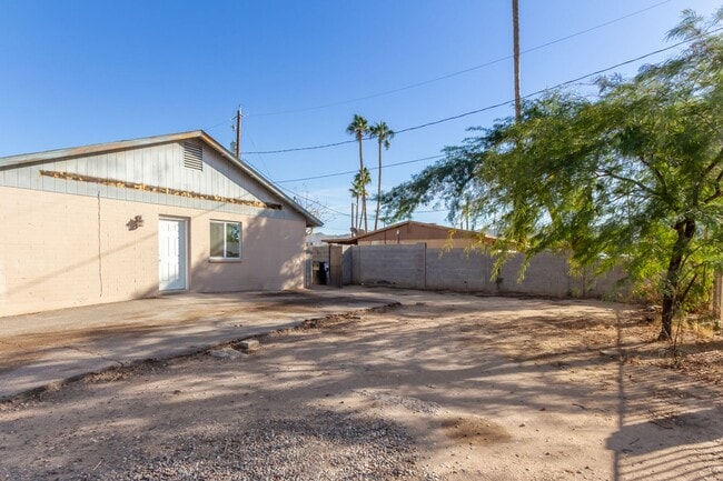 Building Photo - 6417 S 10th St