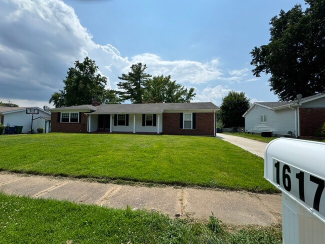 Building Photo - 1617 Somerset Shire Dr