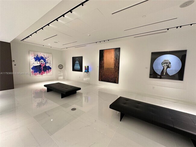 Building Photo - 300 Biscayne Blvd Way
