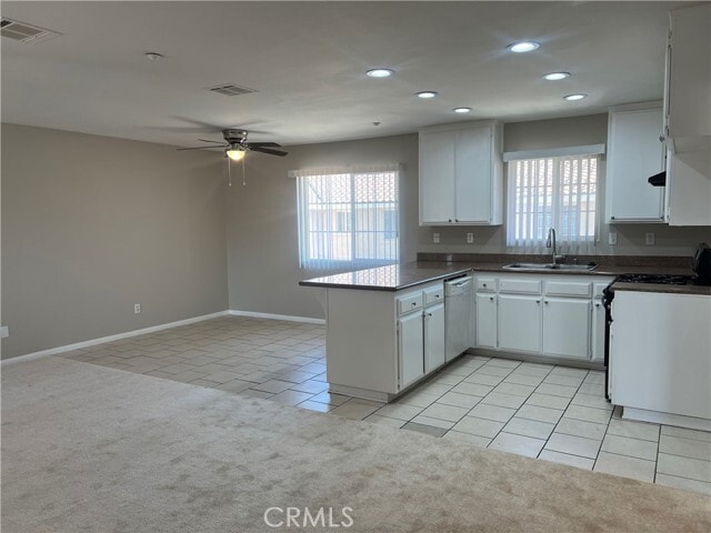 Building Photo - 8441 Oleander Ave