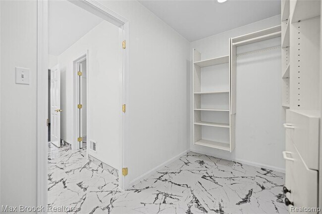 Building Photo - 3332 Barlyn Ln