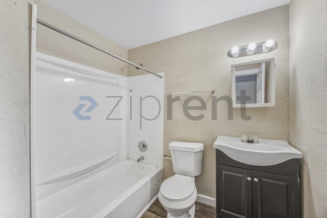 Building Photo - 125 Southolme Ave