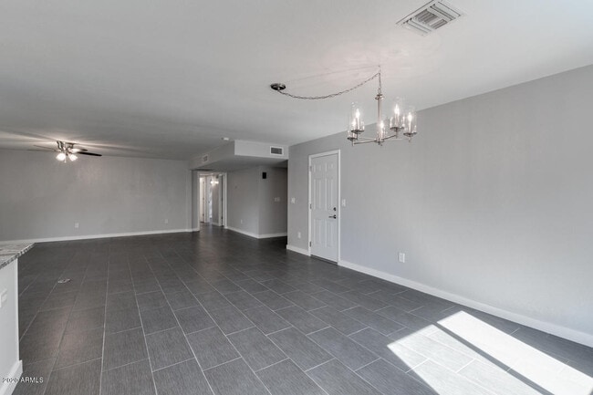 Building Photo - 1115 W Barrow Dr